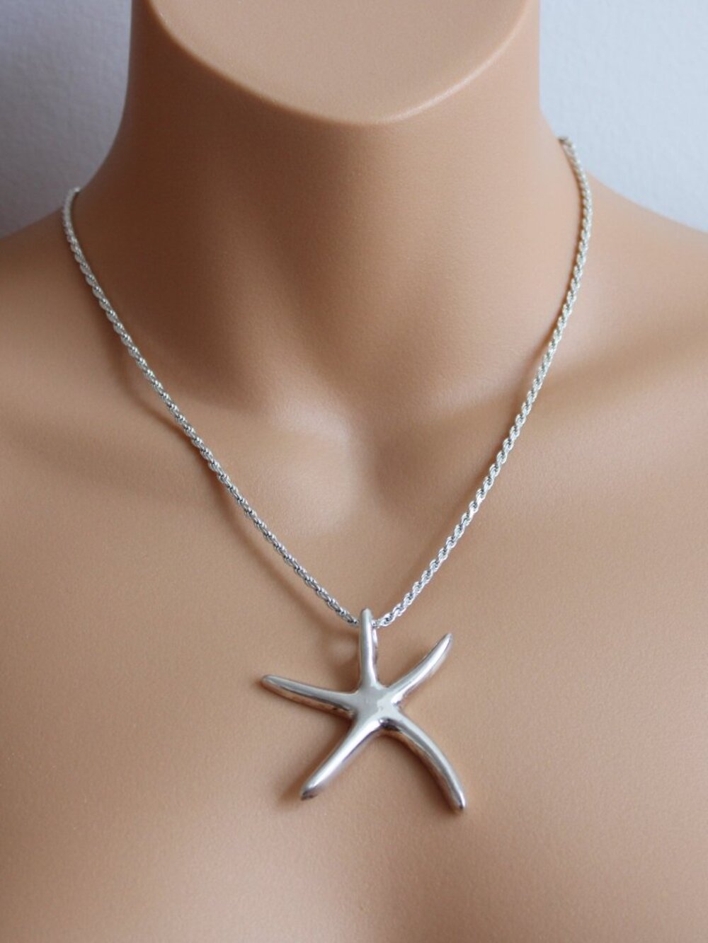 VINTAGE, 925 SILVER STARFISH PENDANT AND 925 ITALY ROPE CHAIN.